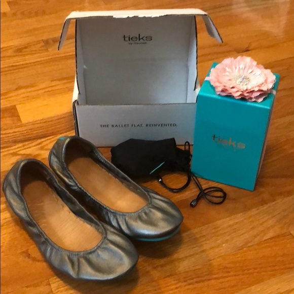 Tieks Shoes - EUC Metallic Pewter Tieks!